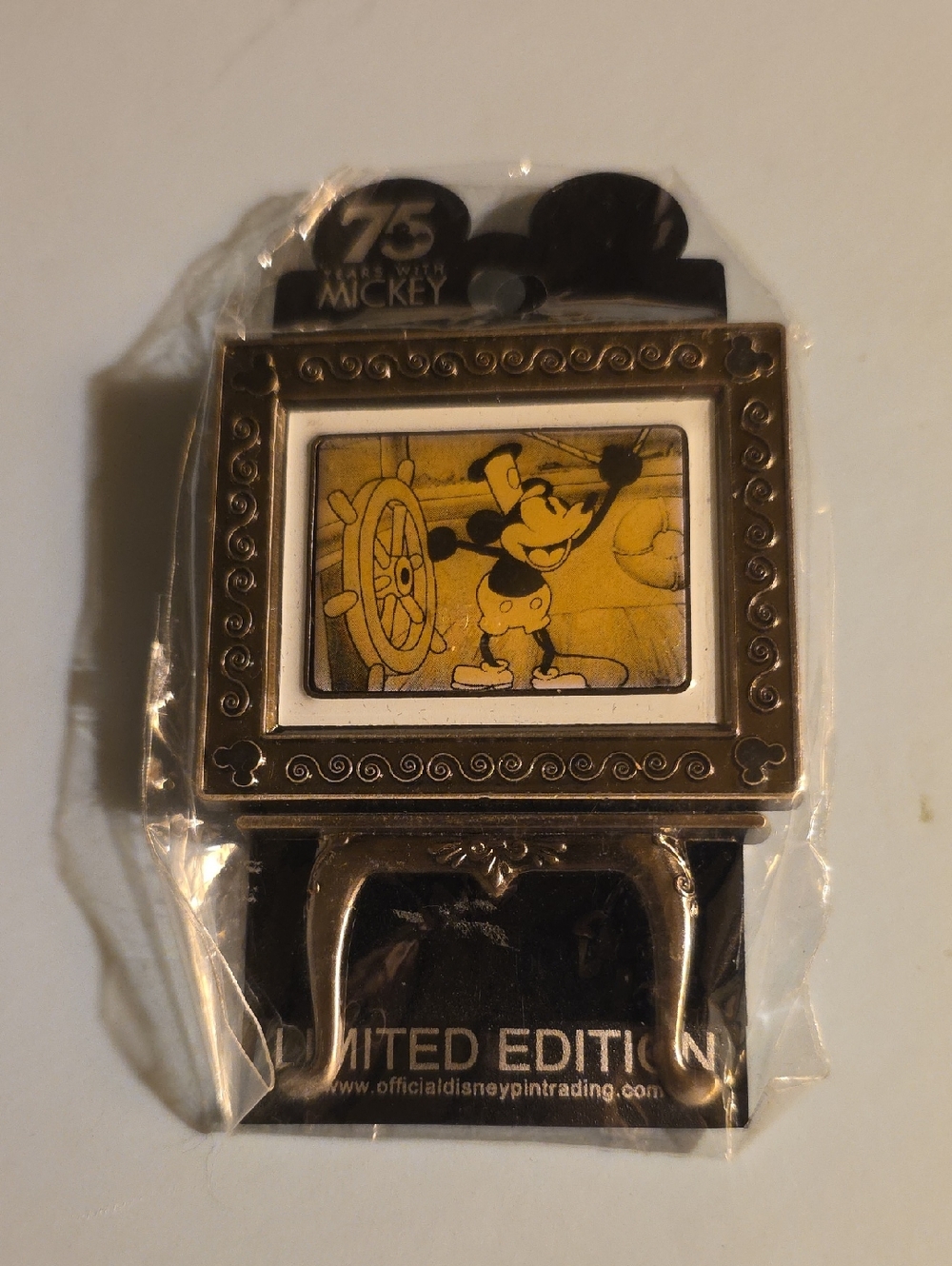 Disney World Trading Pin Mickey Mouse 75th Anniversary Easel Steamboat Willie